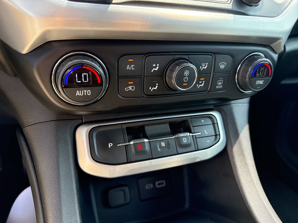 Used 2021 GMC Acadia SLE FWD image 17