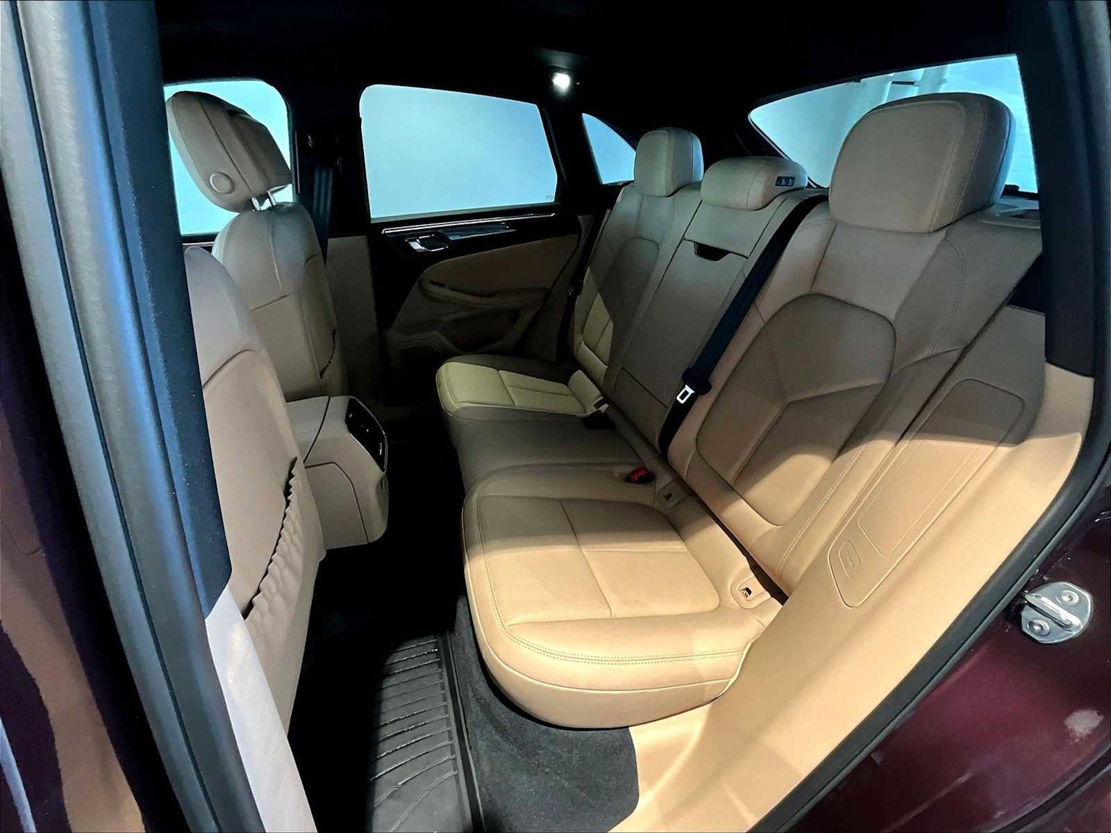 Used 2025 Porsche Macan image 31