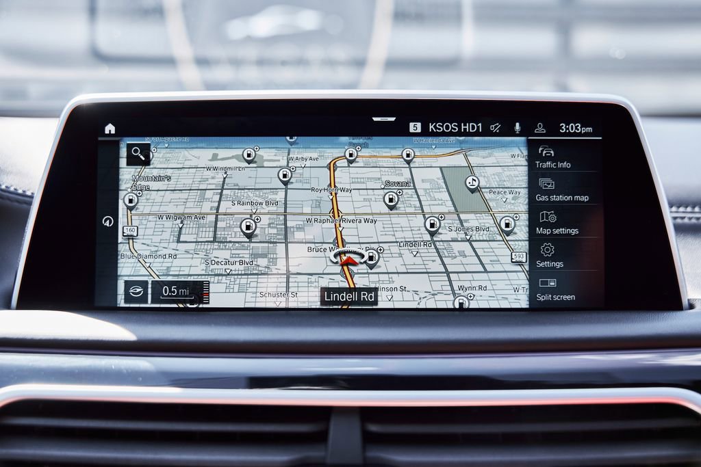 Used 2022 BMW M760i xDrive w/ Luxury Rear Seating Package image 82
