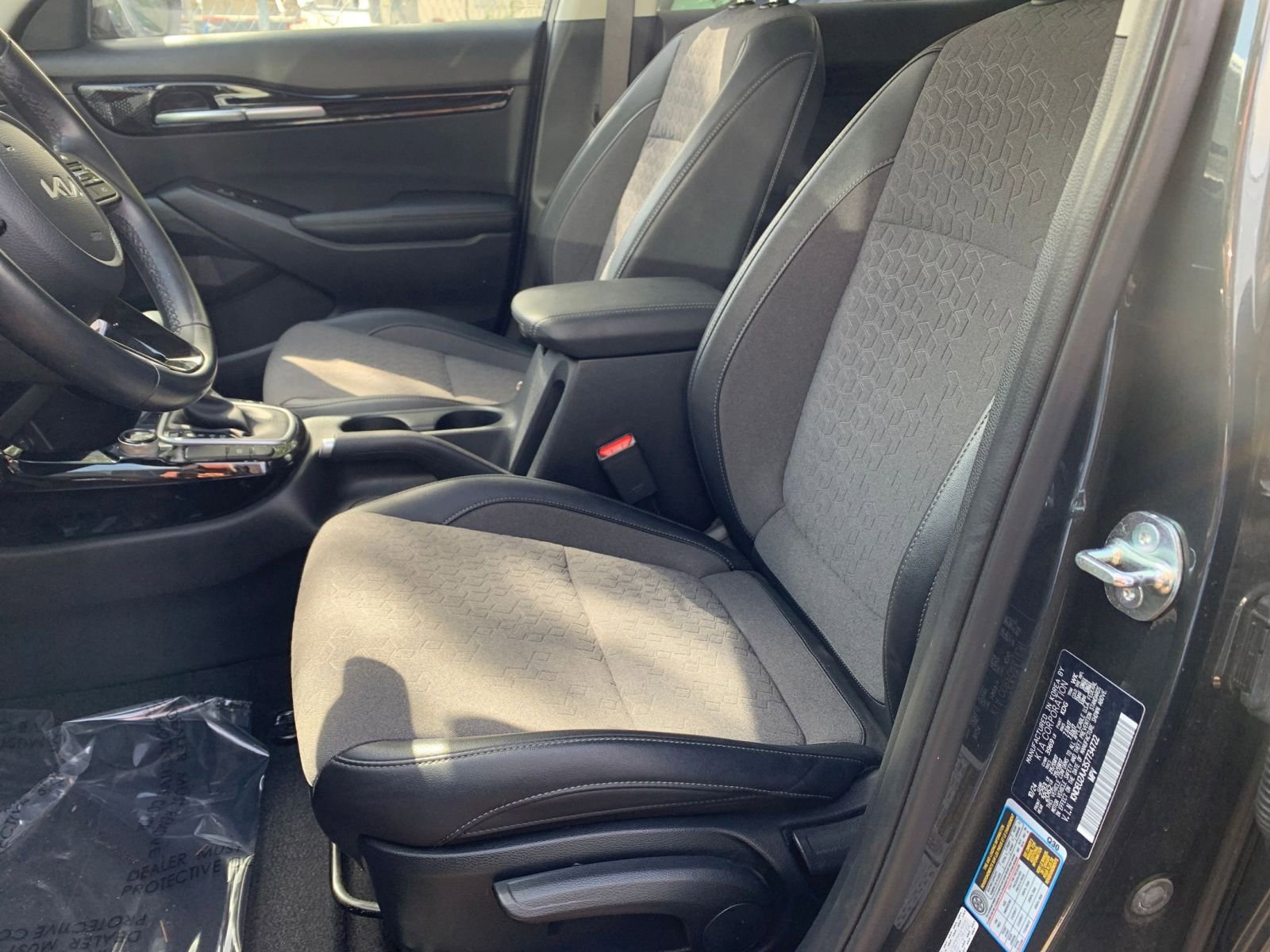 Used 2025 Kia Seltos S image 27