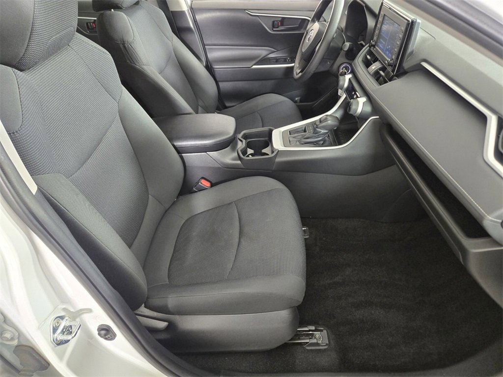 Used 2020 Toyota RAV4 LE image 19