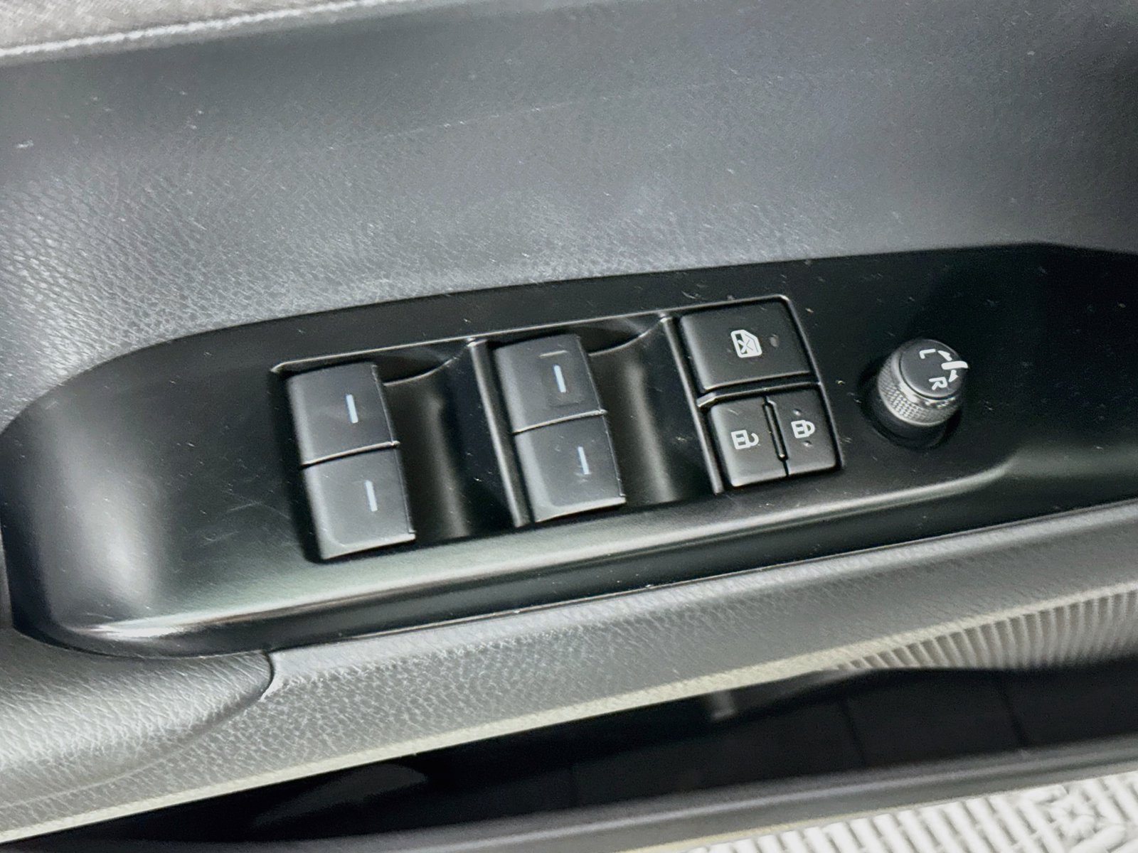 Used 2025 Toyota Camry LE FWD image 17