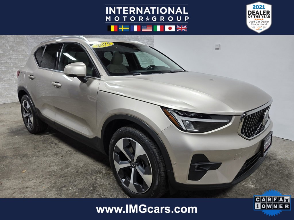 Used 2024 Volvo XC40 B5 Plus image 1