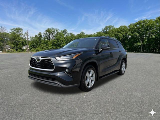 Used 2021 Toyota Highlander LE AWD/4WD image 4
