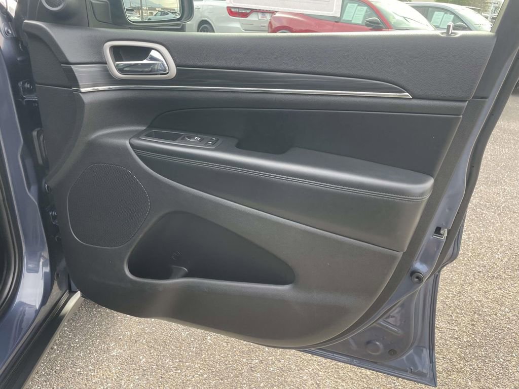 Used 2020 Jeep Grand Cherokee Limited image 28