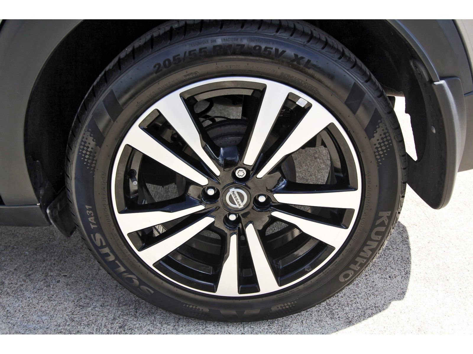 Used 2019 Nissan Kicks SV image 28