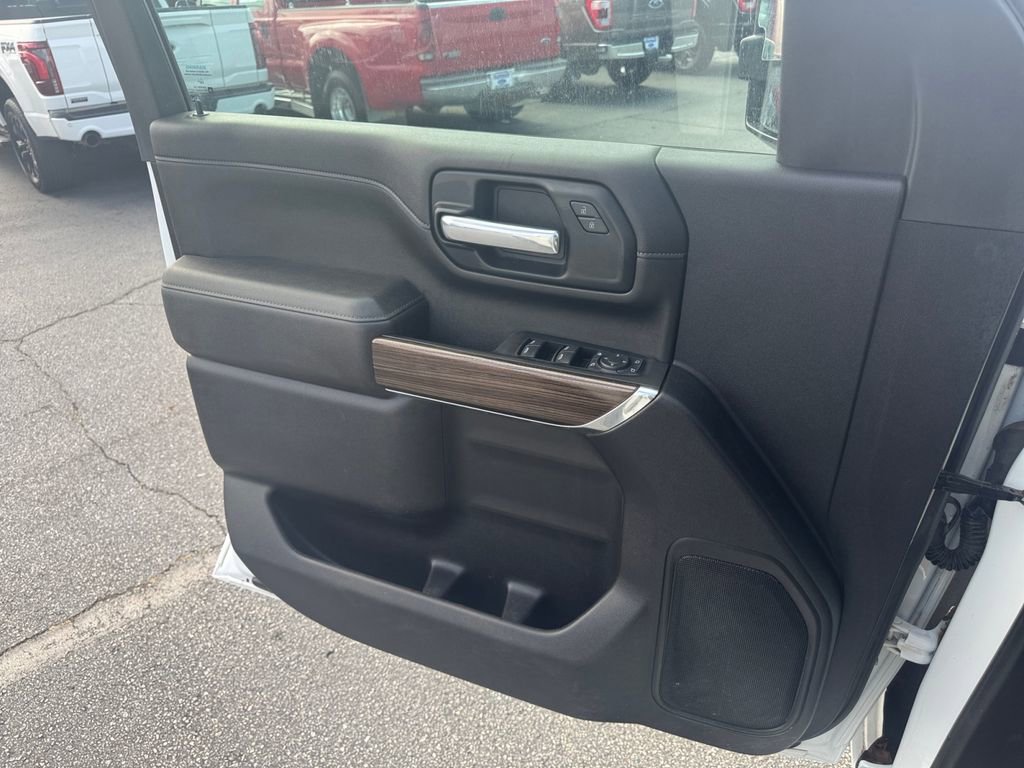 Used 2022 Chevrolet Silverado 2500 LT w/ Convenience Package image 18