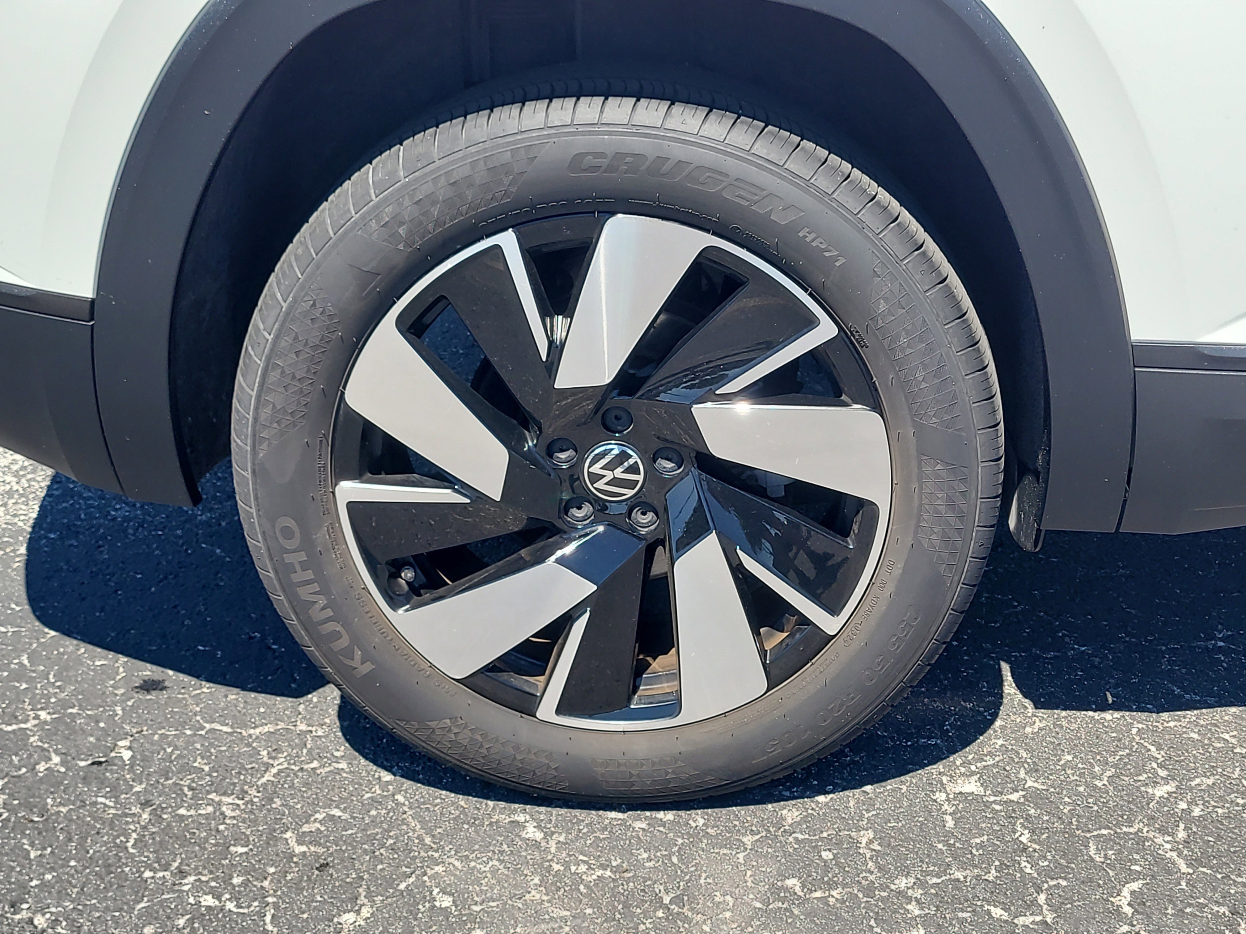 Used 2024 Volkswagen Atlas Cross Sport SE image 11