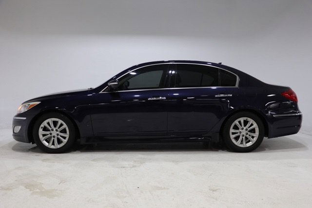 Used 2013 Hyundai Genesis 3.8 RWD image 4
