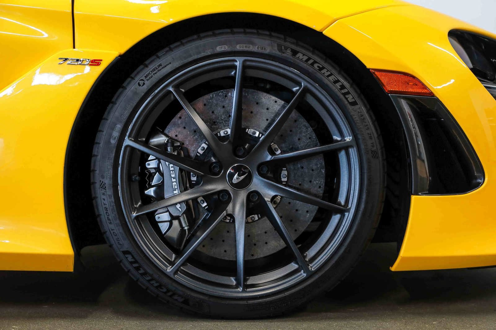 Used 2022 McLaren 720S Performance RWD image 19