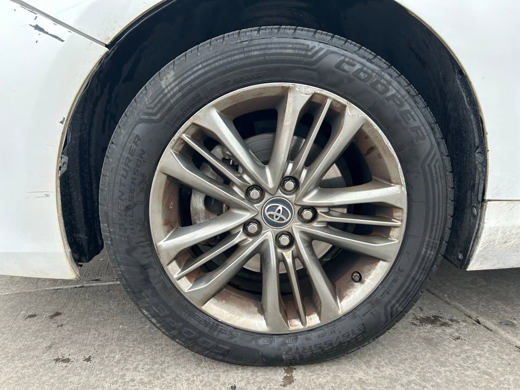 Used 2016 Toyota Camry SE image 32