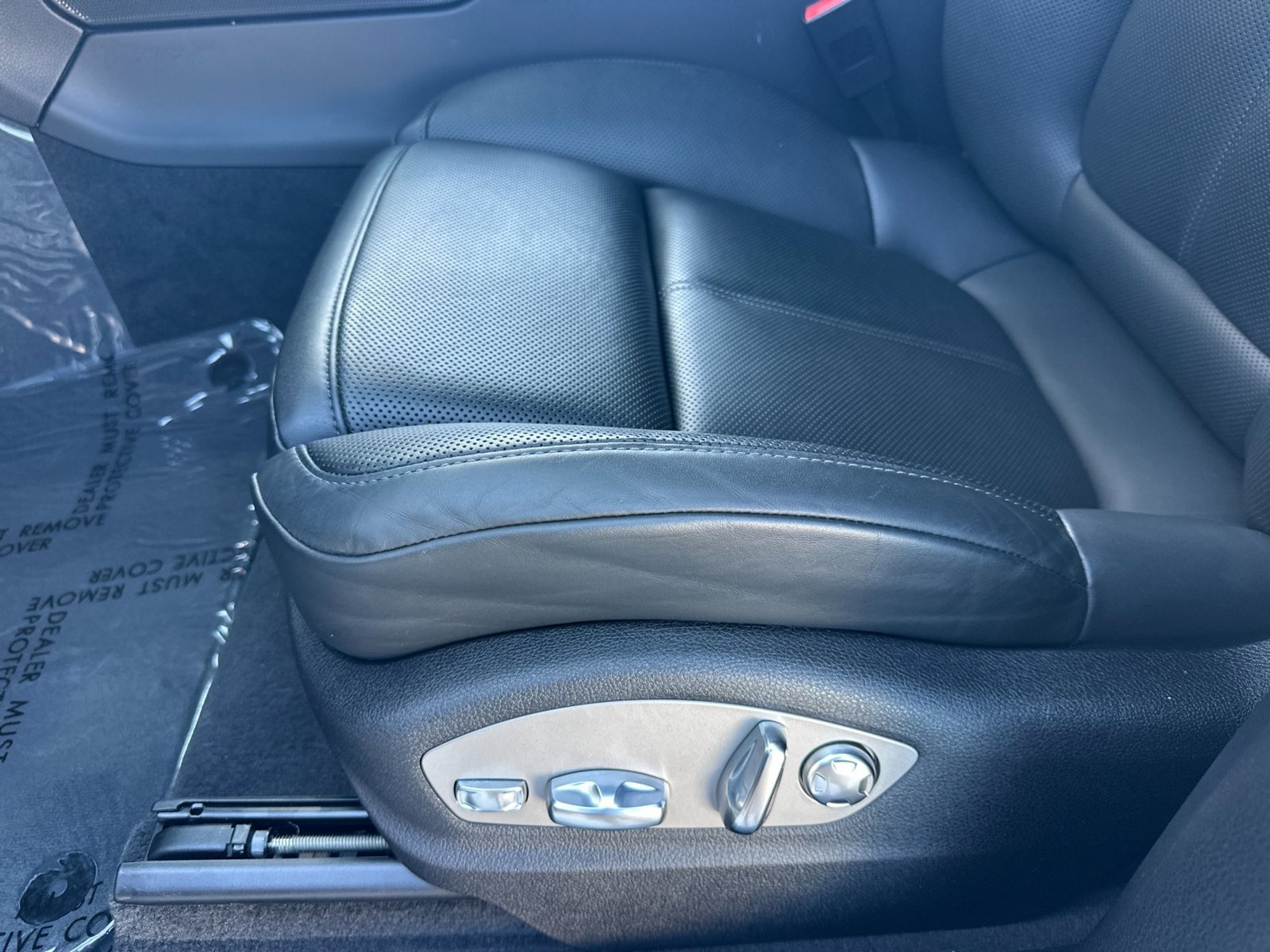 Certified 2026 Porsche Macan AWD/4WD image 14