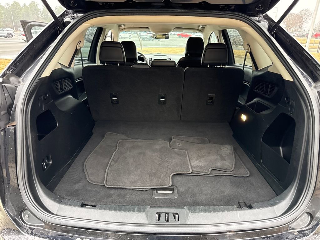 Used 2020 Ford Edge SEL image 27
