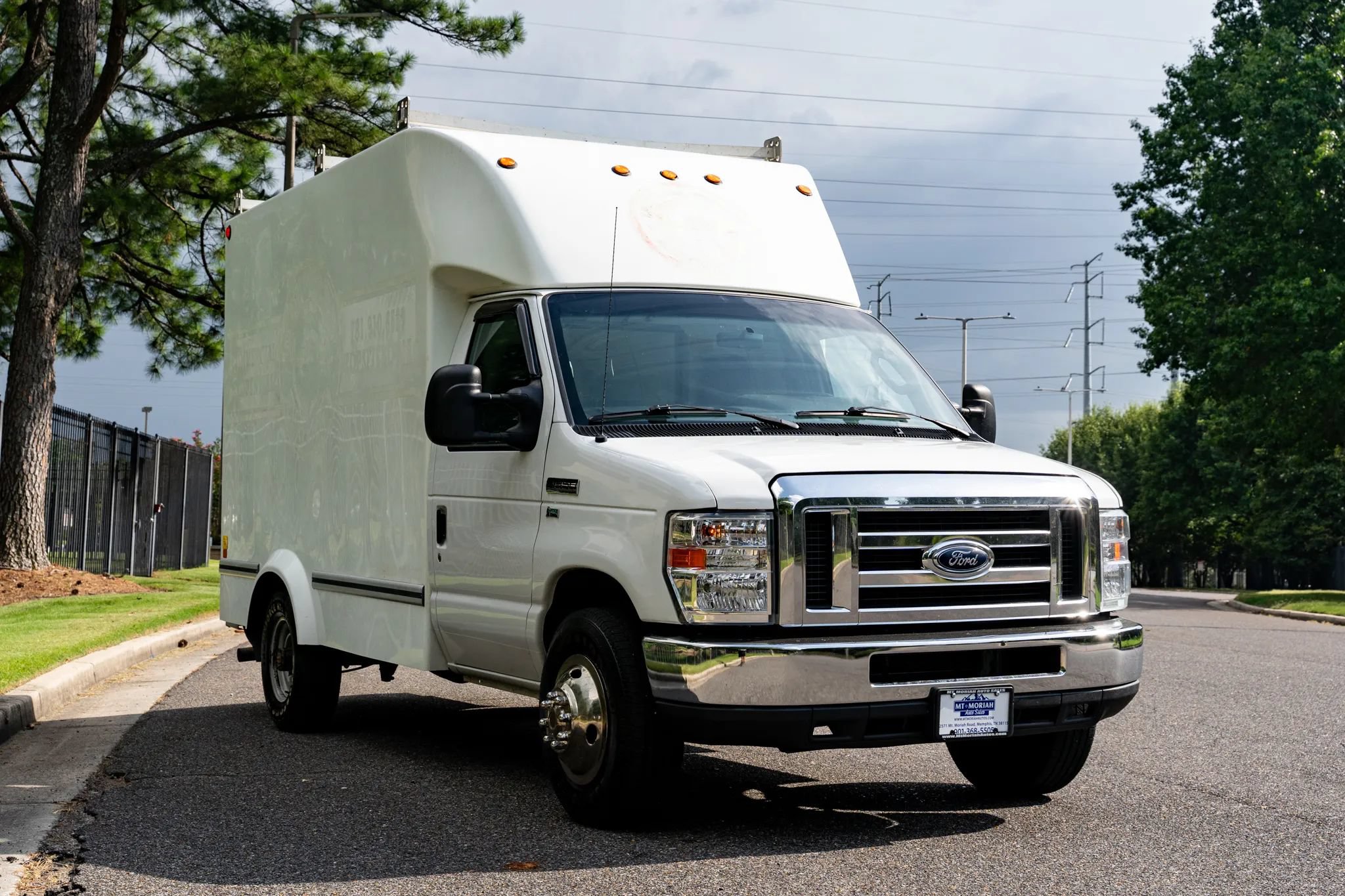 Used 2019 Ford E-350 and Econoline 350 Super Duty w/ Power Windows & Locks Group RWD image 3