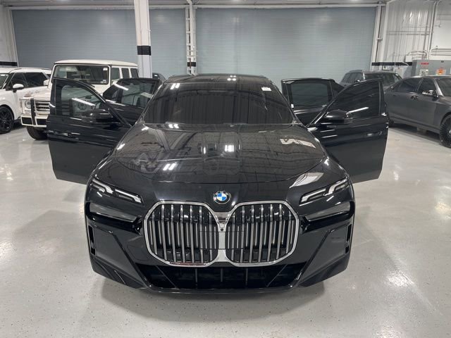 Used 2023 BMW 760i xDrive image 12