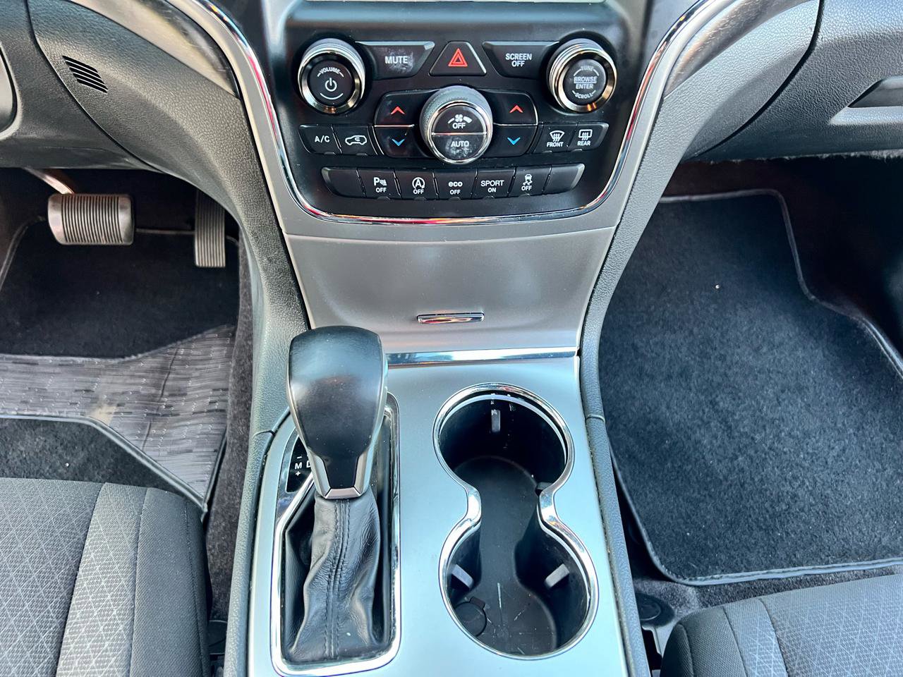 Used 2018 Jeep Grand Cherokee Laredo image 14