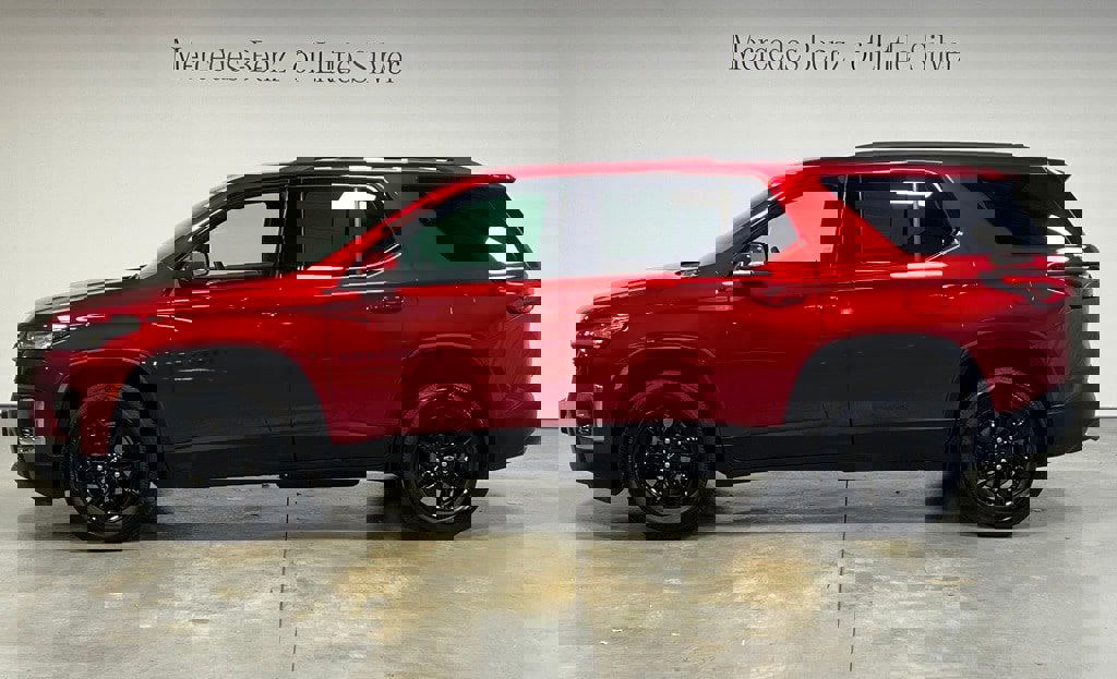 Used 2023 Chevrolet Traverse LT w/ Midnight/Sport Edition image 2