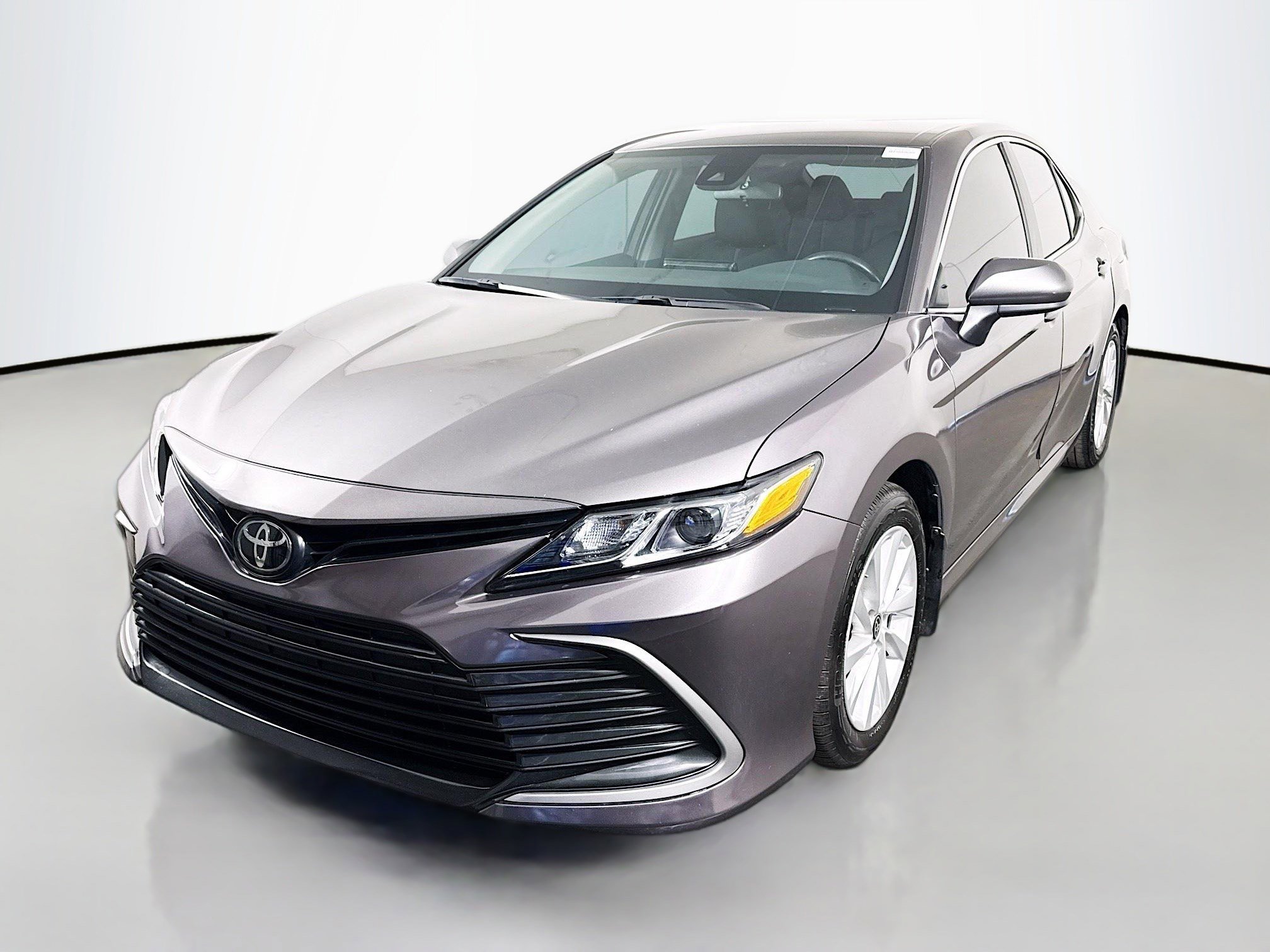 Used 2024 Toyota Camry LE image 4