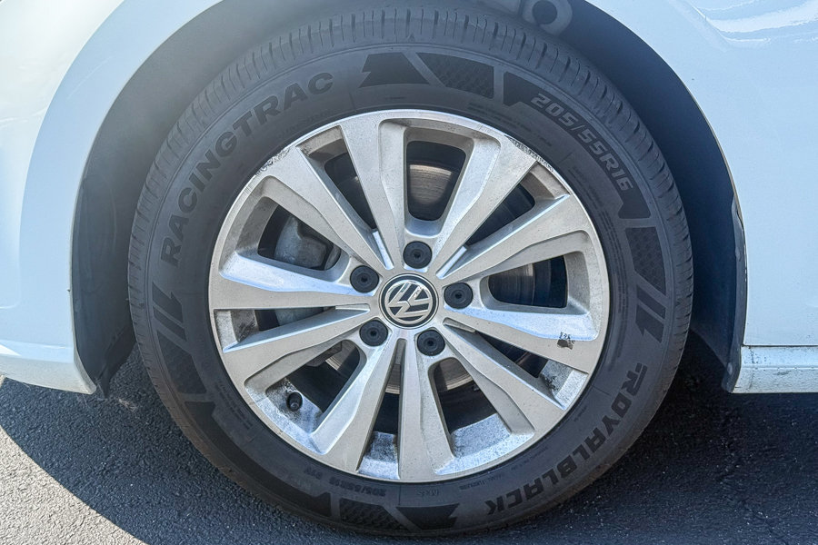 Used 2020 Volkswagen Golf 4-Door FWD image 12