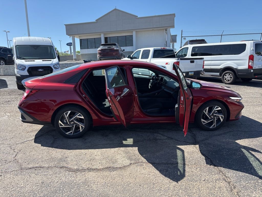 Used 2025 Hyundai Elantra Sport FWD image 8
