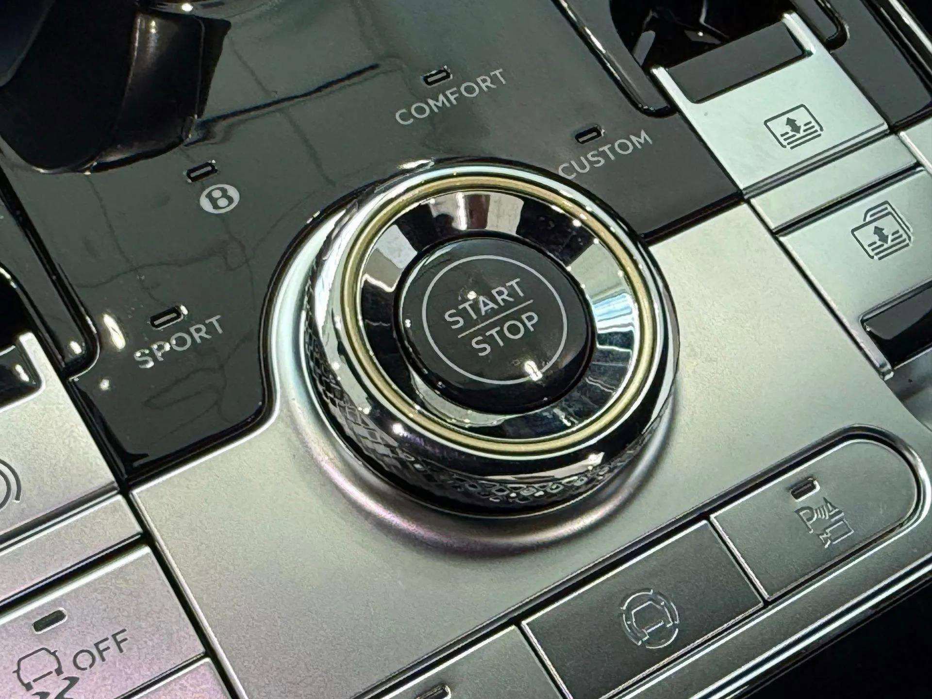 New 2026 Bentley Flying Spur Plug-In Hybrid AWD/4WD image 34