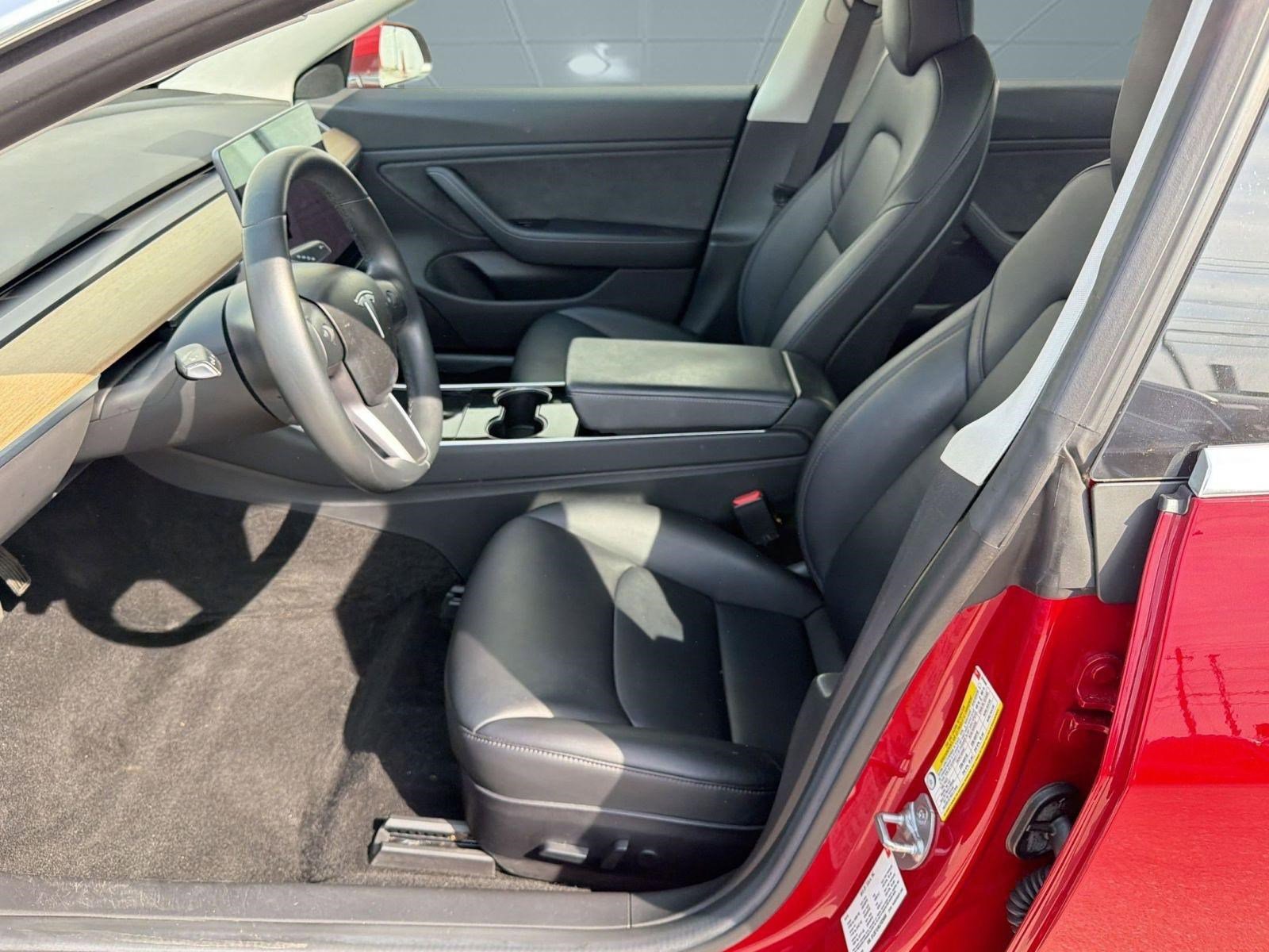 Used 2018 Tesla Model 3 Mid Range image 5