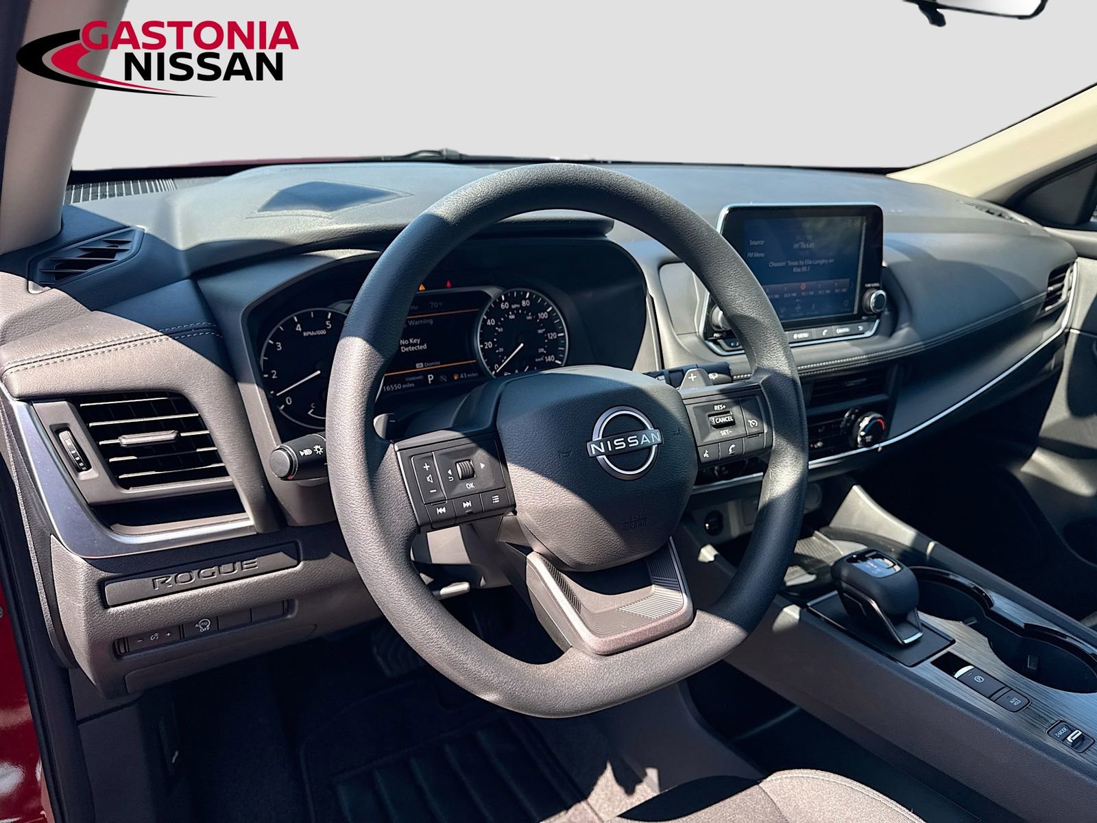 Used 2025 Nissan Rogue S FWD image 11
