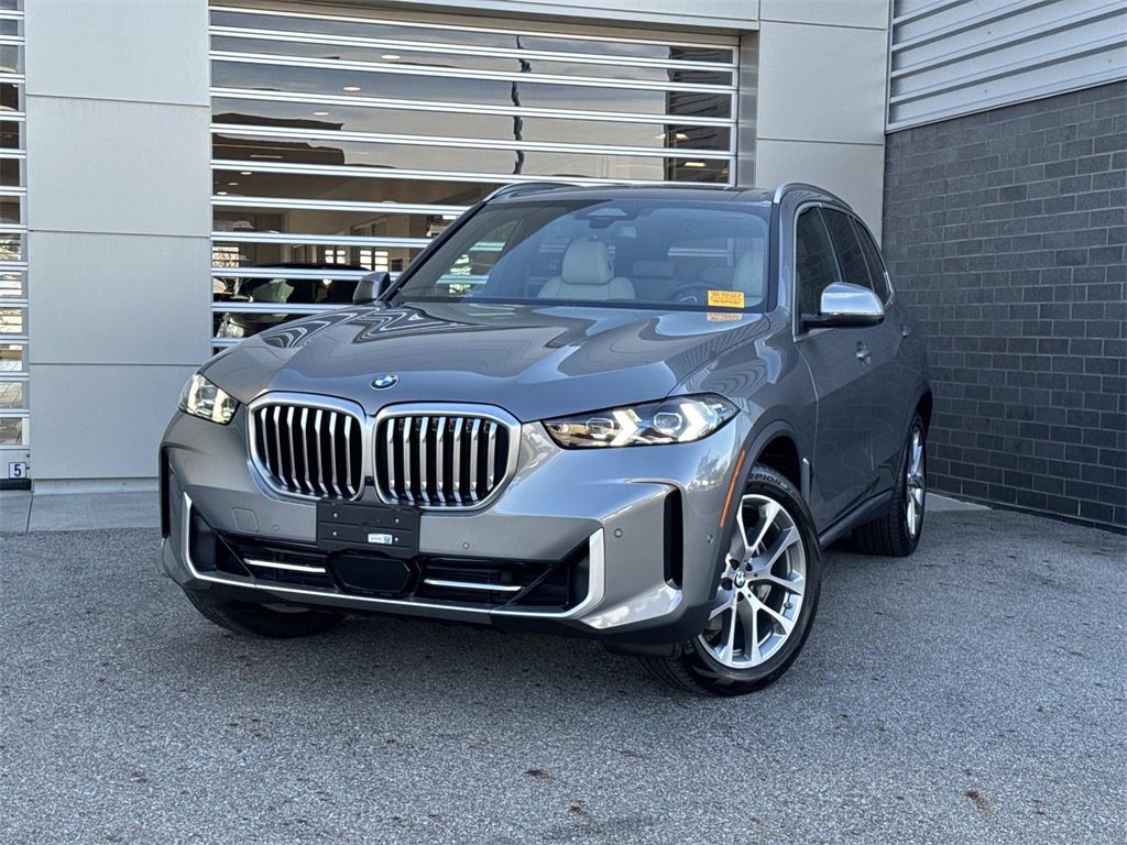 Used 2025 BMW X5 xDrive40i w/ Parking Assistance Package image 1