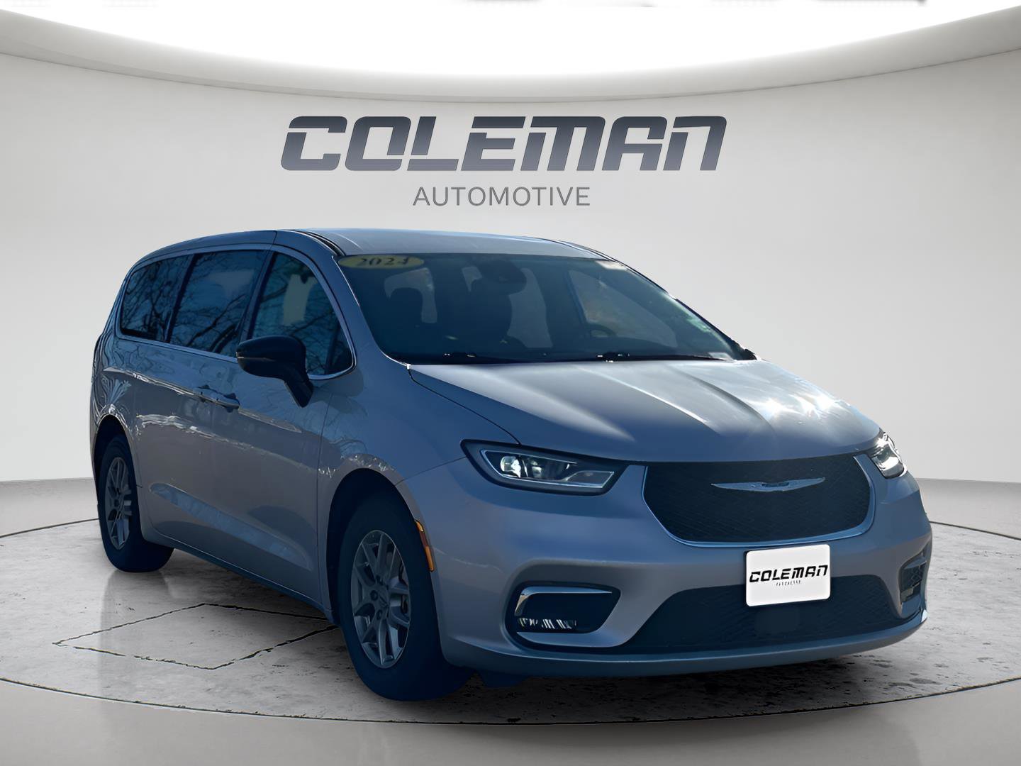 Used 2024 Chrysler Pacifica Touring-L FWD image 7