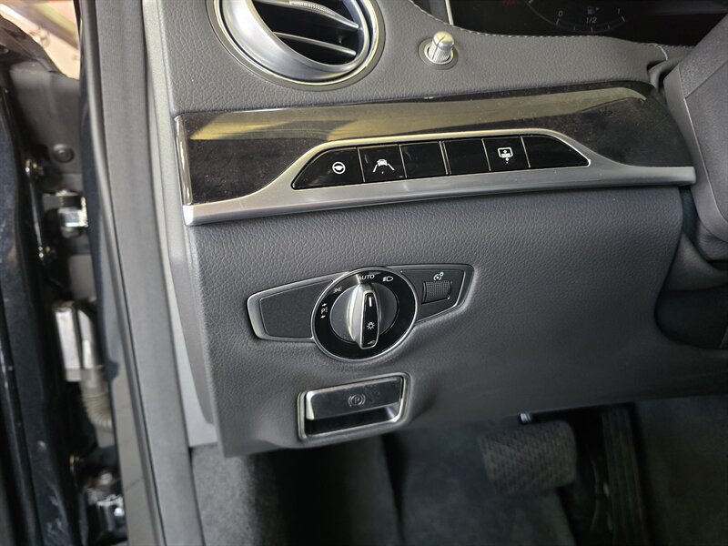 Used 2020 Mercedes-Benz S 560 4MATIC Sedan image 20