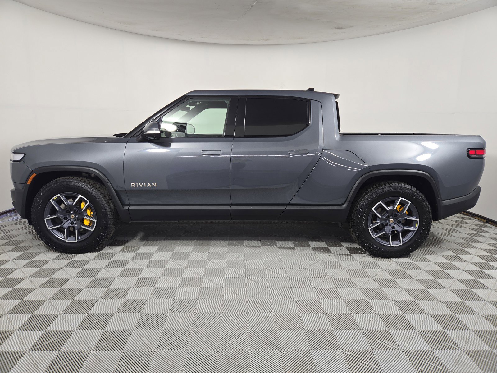 Used 2022 Rivian R1T Launch Edition image 2