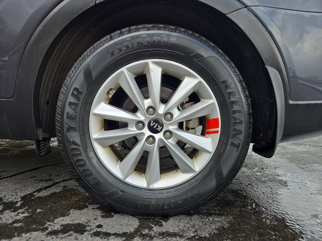 Certified 2019 Kia Sorento LX w/ LX Convenience Package image 10