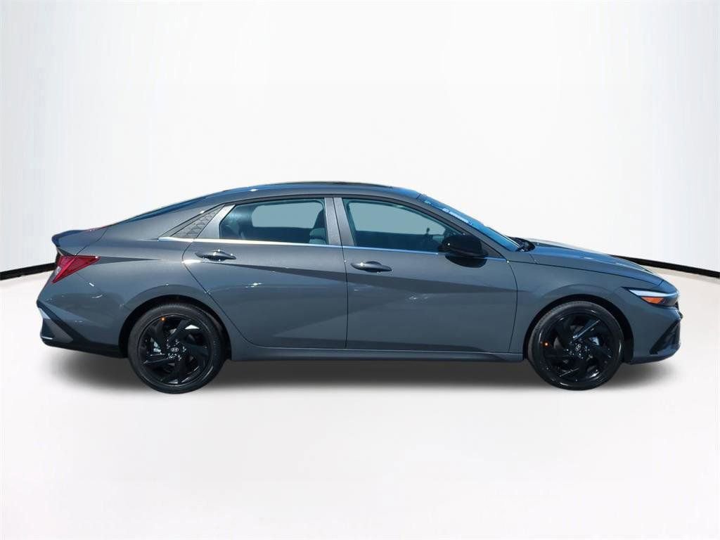 New 2026 Hyundai Elantra SEL Sport image 4