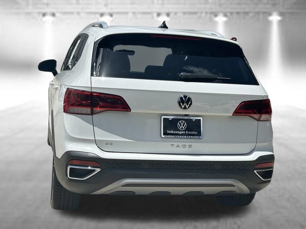 Used 2024 Volkswagen Taos SE FWD image 4