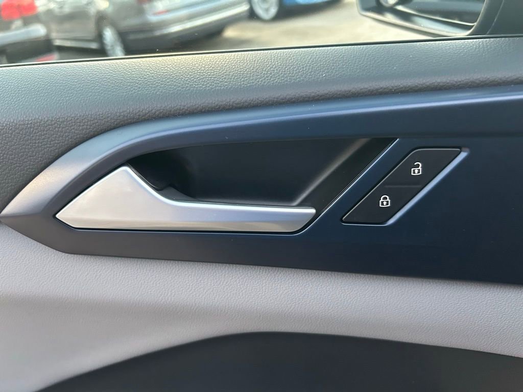 Used 2022 Volkswagen Taos SE w/ Driver Assistance Package image 48