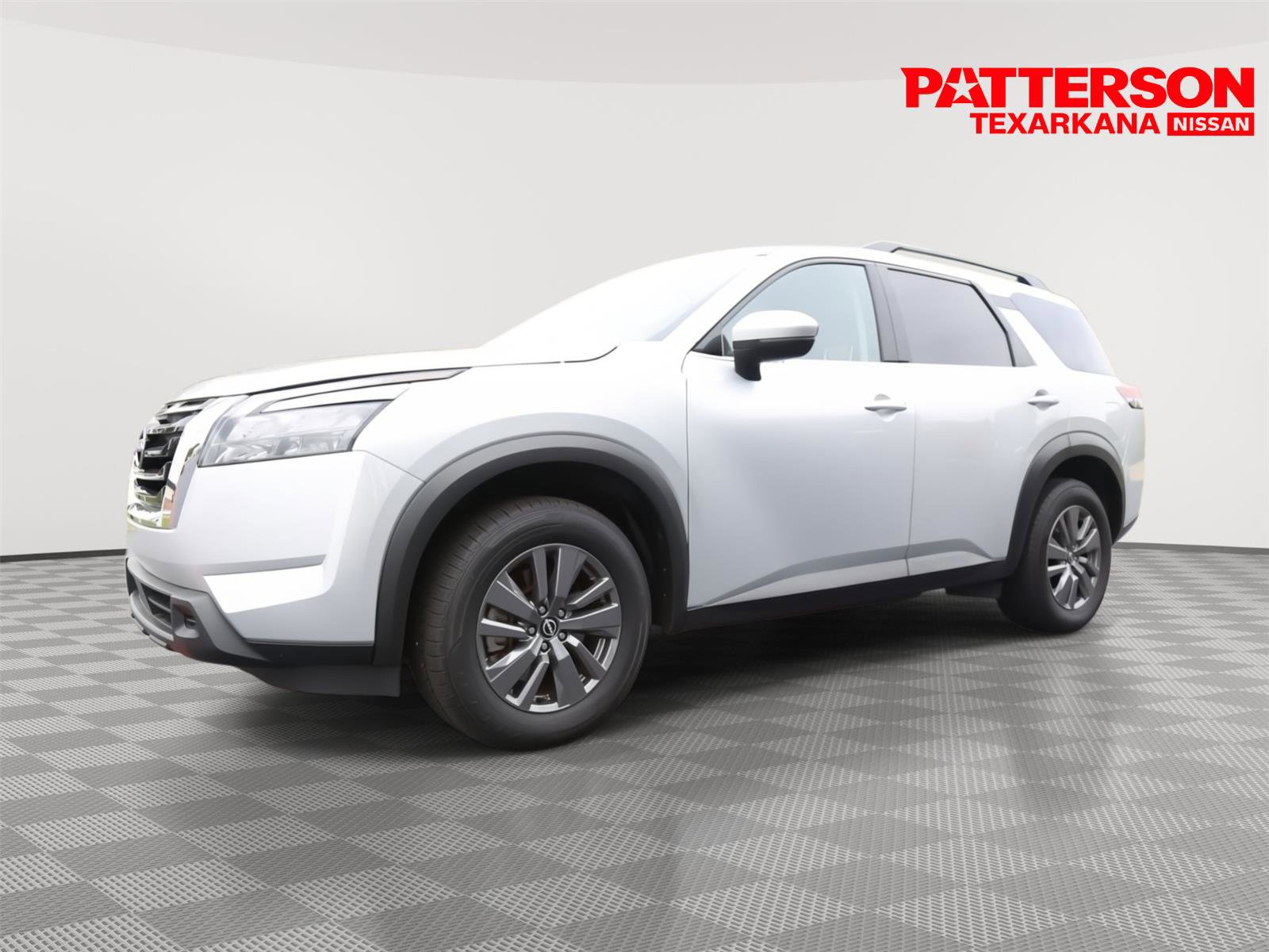 Used 2025 Nissan Pathfinder SV FWD image 1