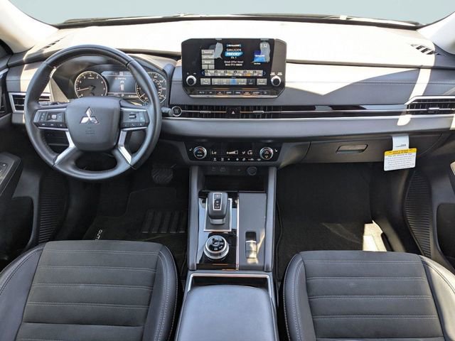 Used 2024 Mitsubishi Outlander SE image 14