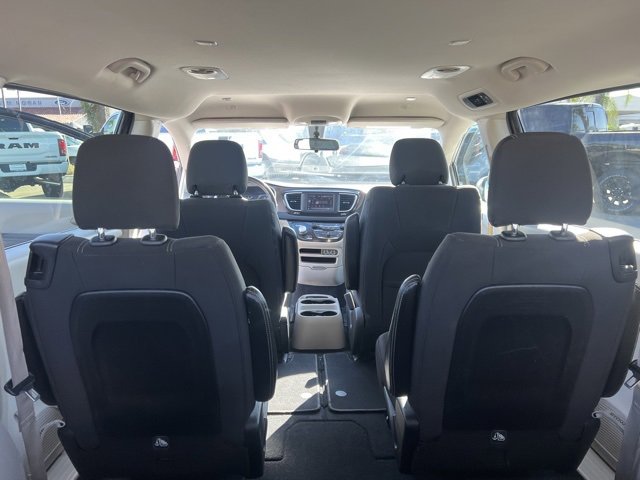 Used 2022 Chrysler Voyager LX image 25