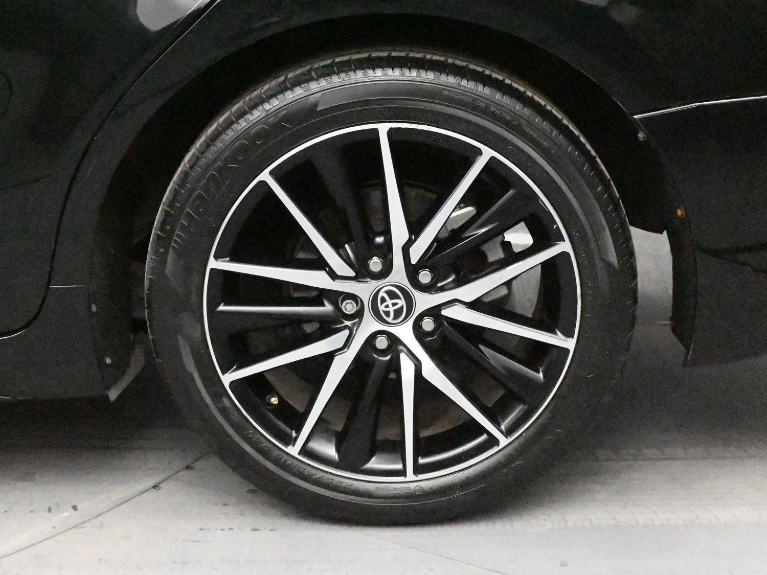 Used 2024 Toyota Camry SE image 11