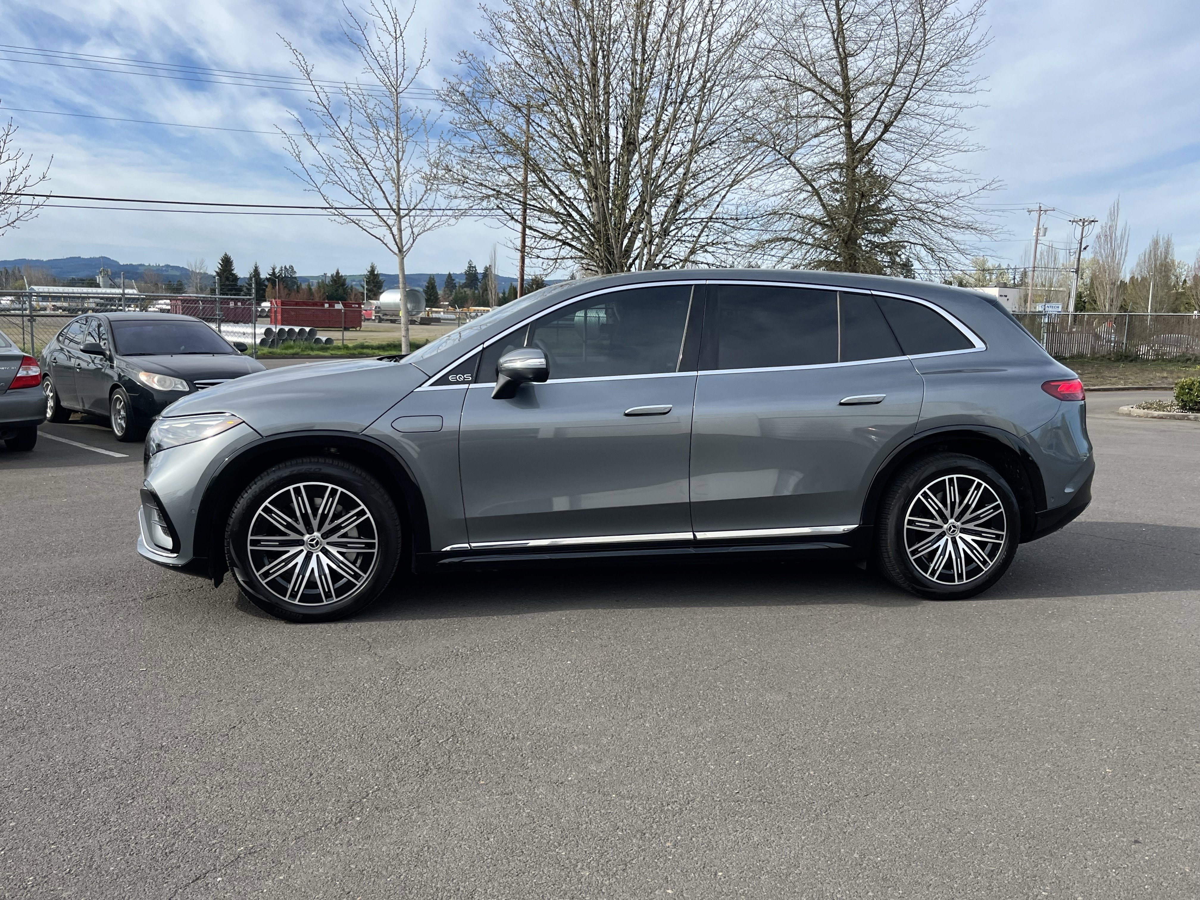 Used 2023 Mercedes-Benz EQS 580 4MATIC SUV image 2
