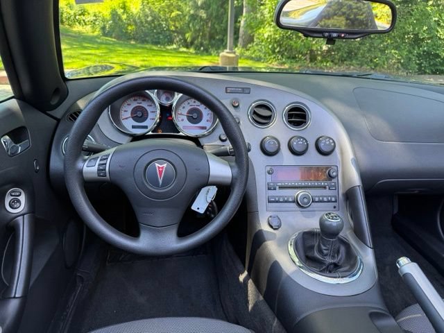 Used 2008 Pontiac Solstice Convertible w/ Preferred Package RWD image 13