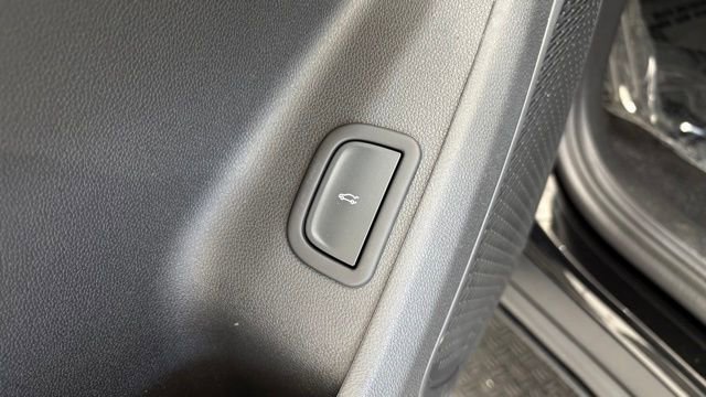 New 2026 Chevrolet Traverse LT FWD image 18