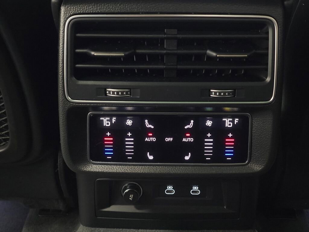 Used 2024 Audi Q8 Prestige w/ Prestige Package image 18