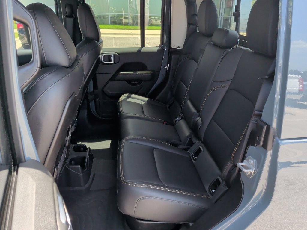 Used 2024 Jeep Gladiator Sport AWD/4WD image 39