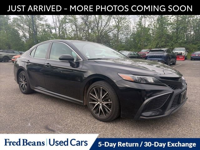 Used 2022 Toyota Camry SE FWD image 1