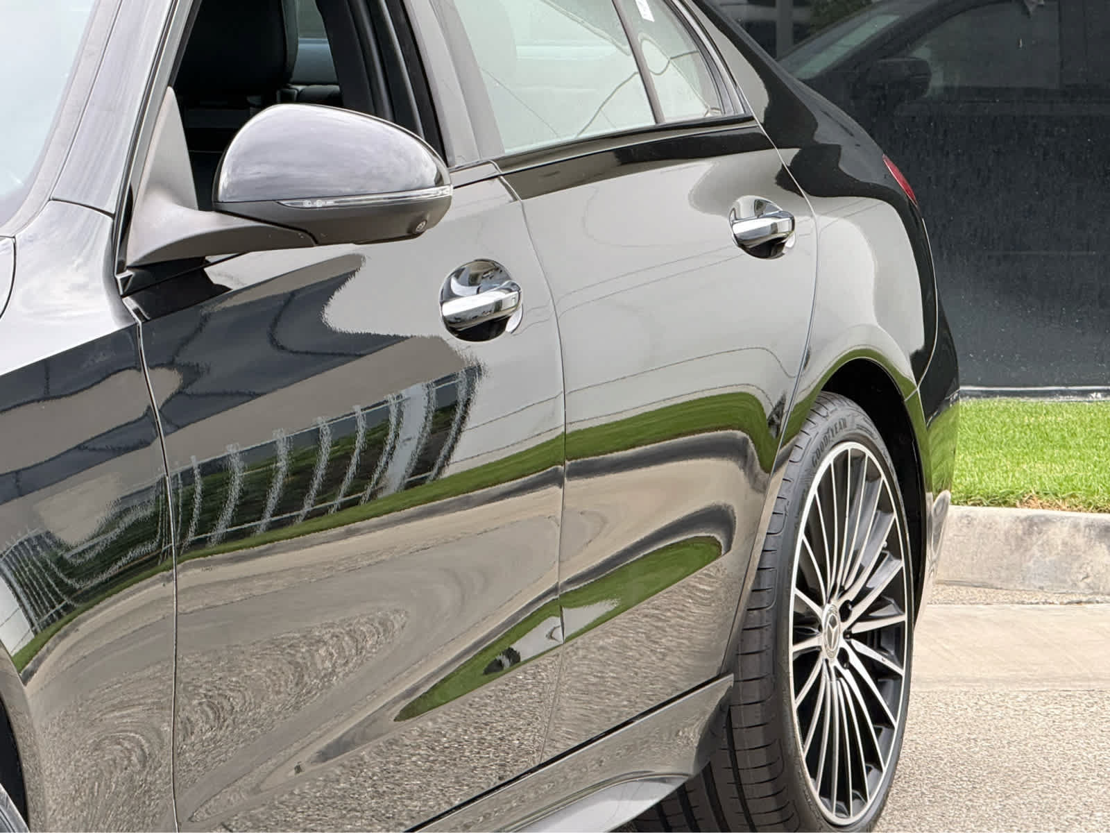 Used 2024 Mercedes-Benz C 300 Sedan image 4