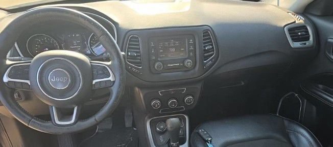 Used 2018 Jeep Compass Latitude AWD/4WD image 2