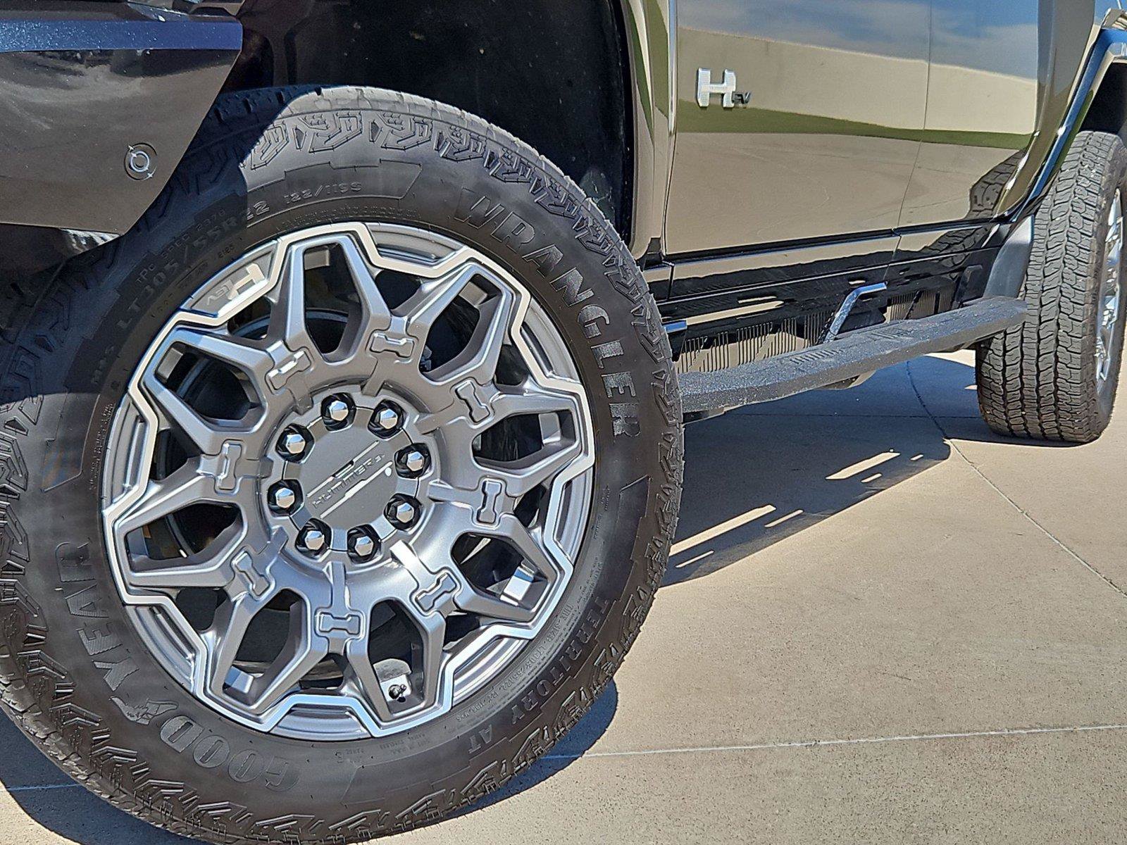 Used 2025 GMC Hummer EV 3X AWD/4WD image 8