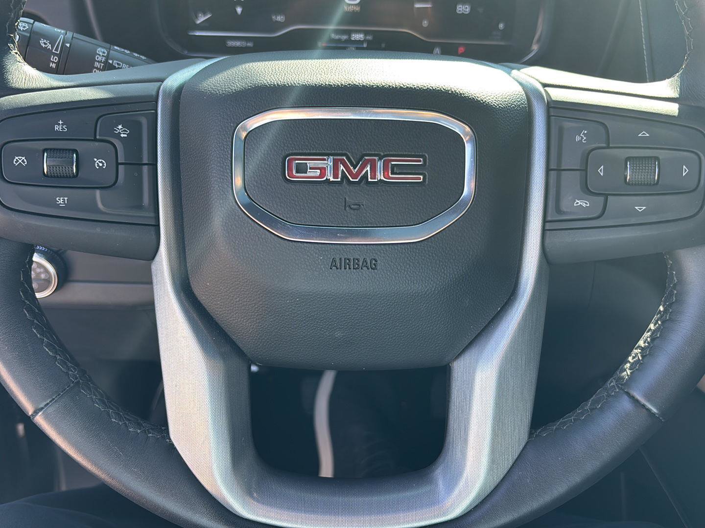Used 2023 GMC Yukon SLT RWD image 20