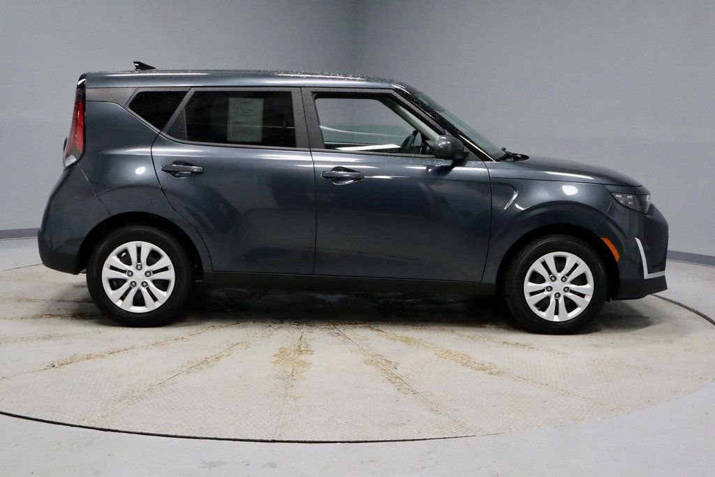Used 2025 Kia Soul LX image 11